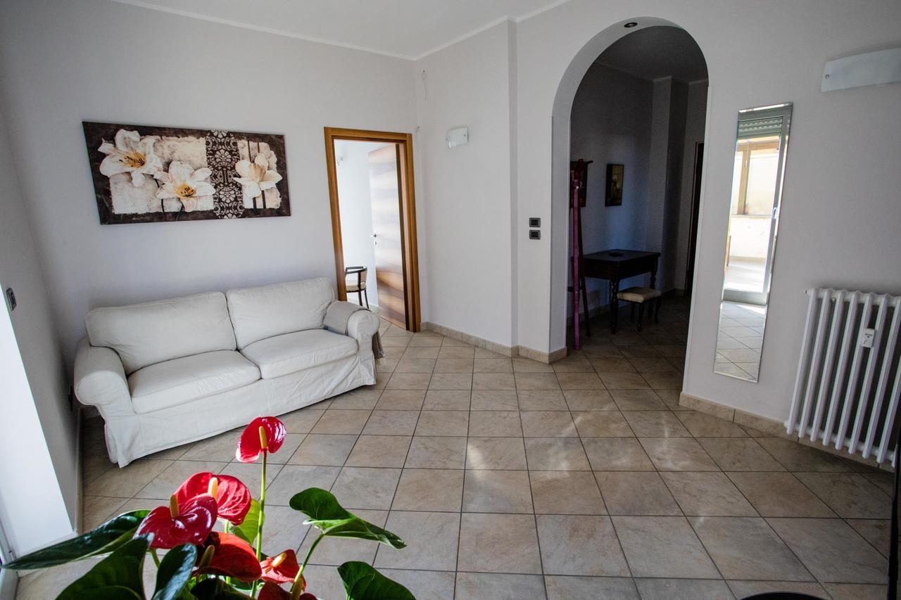Ferienwohnung Terrazza Di Pinerolo Exterior foto